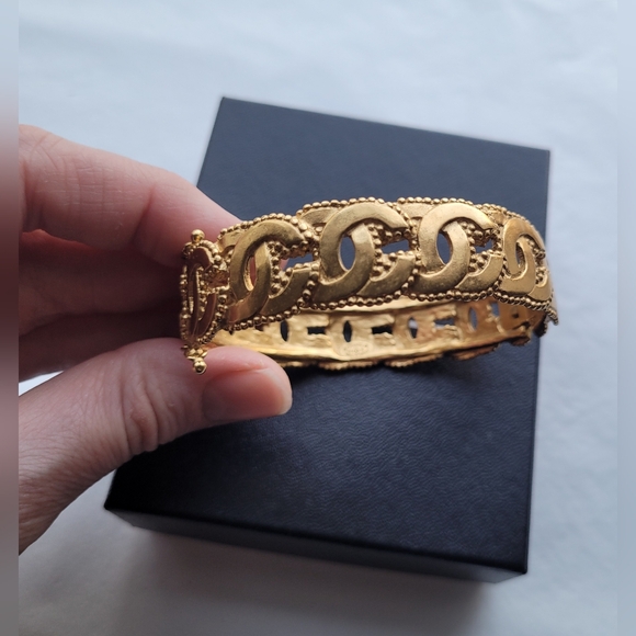 Vintage CHANEL Bangle Bracelet CC  Logo 96A - Picture 12 of 16